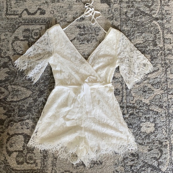 Off white lace romper - Picture 1 of 5